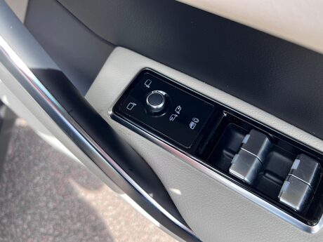 Jaguar F-Pace 2.0 D200 MHEV R-Dynamic SE Auto AWD Euro 6 (s/s) 5dr 43