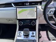 Jaguar F-Pace 2.0 D200 MHEV R-Dynamic SE Auto AWD Euro 6 (s/s) 5dr 19