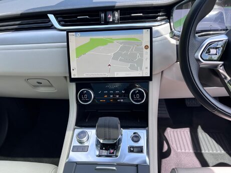 Jaguar F-Pace 2.0 D200 MHEV R-Dynamic SE Auto AWD Euro 6 (s/s) 5dr 15