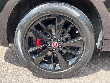 Jaguar F-Pace 2.0 D200 MHEV R-Dynamic SE Auto AWD Euro 6 (s/s) 5dr 44