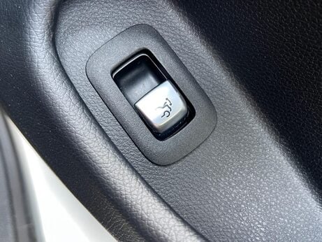 Mercedes-Benz C Class 2.1 C220d AMG Line (Premium Plus) G-Tronic+ Euro 6 (s/s) 2dr 56