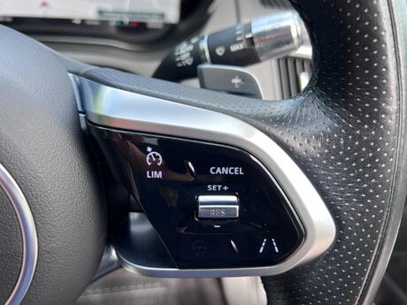 Jaguar E-Pace 2.0 D204 MHEV R-Dynamic SE Auto AWD Euro 6 (s/s) 5dr 46