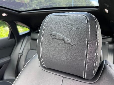 Jaguar E-Pace 2.0 D204 MHEV R-Dynamic SE Auto AWD Euro 6 (s/s) 5dr 35