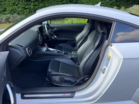 Audi TT 2.0 TFSI S line S Tronic Euro 6 (s/s) 3dr 22