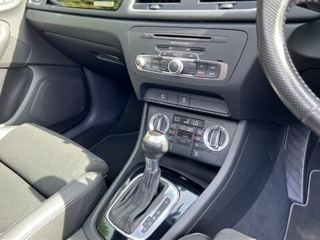 Audi Q3 2.0 TDI S line S Tronic quattro Euro 5 (s/s) 5dr 21