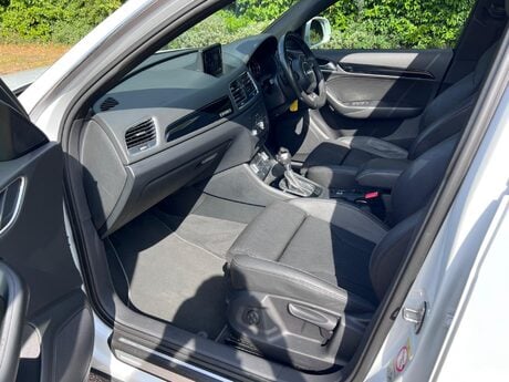 Audi Q3 2.0 TDI S line S Tronic quattro Euro 5 (s/s) 5dr 27