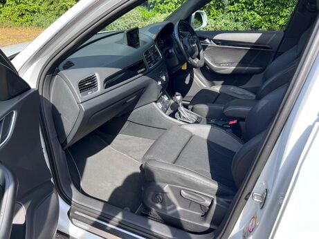 Audi Q3 2.0 TDI S line S Tronic quattro Euro 5 (s/s) 5dr 23
