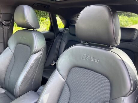 Audi Q3 2.0 TDI S line S Tronic quattro Euro 5 (s/s) 5dr 30