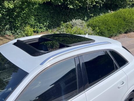Audi Q3 2.0 TDI S line S Tronic quattro Euro 5 (s/s) 5dr 4