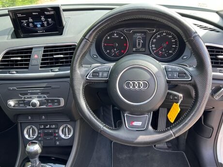 Audi Q3 2.0 TDI S line S Tronic quattro Euro 5 (s/s) 5dr 19