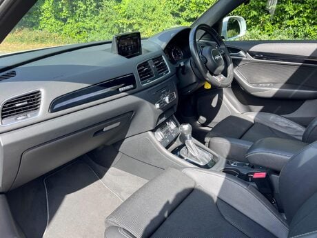 Audi Q3 2.0 TDI S line S Tronic quattro Euro 5 (s/s) 5dr 73