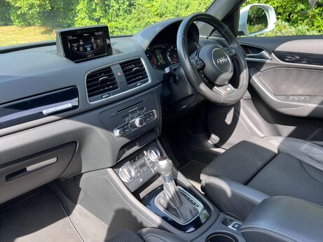 Audi Q3 2.0 TDI S line S Tronic quattro Euro 5 (s/s) 5dr 22