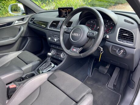Audi Q3 2.0 TDI S line S Tronic quattro Euro 5 (s/s) 5dr 18