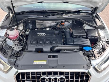 Audi Q3 2.0 TDI S line S Tronic quattro Euro 5 (s/s) 5dr 38