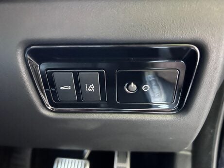 Jaguar XE 2.0i GPF R-Sport Auto Euro 6 (s/s) 4dr 44