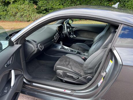 Audi TT 2.0 TFSI S line S Tronic quattro Euro 6 (s/s) 3dr 21