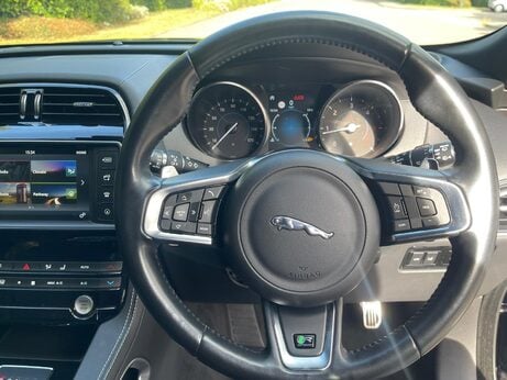 Jaguar F-Pace 2.0 D180 R-Sport Auto AWD Euro 6 (s/s) 5dr 29