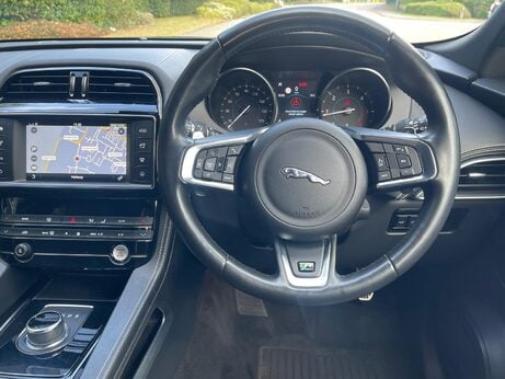 Jaguar F-Pace 2.0 D180 R-Sport Auto AWD Euro 6 (s/s) 5dr 8