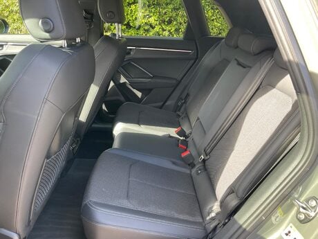 Audi Q3 1.5 TFSI CoD 35 S line S Tronic Euro 6 (s/s) 5dr 27