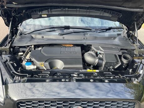 Jaguar E-Pace 2.0 P300 R-Dynamic HSE Auto AWD Euro 6 (s/s) 5dr 34