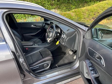 Mercedes-Benz GLA 2.1 GLA220d AMG Line 7G-DCT 4MATIC Euro 6 (s/s) 5dr 11