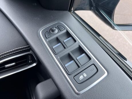 Jaguar F-Pace 2.0 D180 R-Sport Auto AWD Euro 6 (s/s) 5dr 28