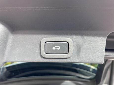 Jaguar F-Pace 2.0 D180 R-Sport Auto AWD Euro 6 (s/s) 5dr 28