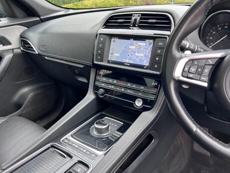 Jaguar F-Pace 2.0 D180 R-Sport Auto AWD Euro 6 (s/s) 5dr 17