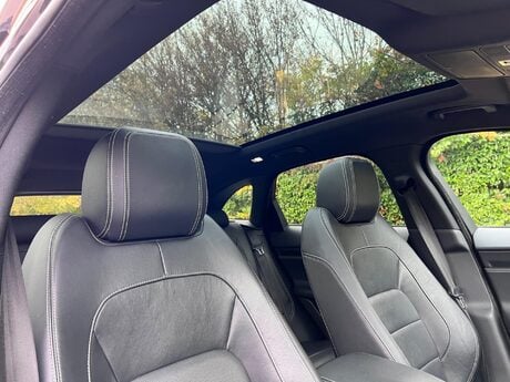 Jaguar F-Pace 2.0 D180 R-Sport Auto AWD Euro 6 (s/s) 5dr 4
