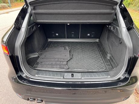 Jaguar F-Pace 2.0 D180 R-Sport Auto AWD Euro 6 (s/s) 5dr 39