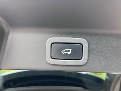 Jaguar F-Pace 2.0 D180 R-Sport Auto AWD Euro 6 (s/s) 5dr 33