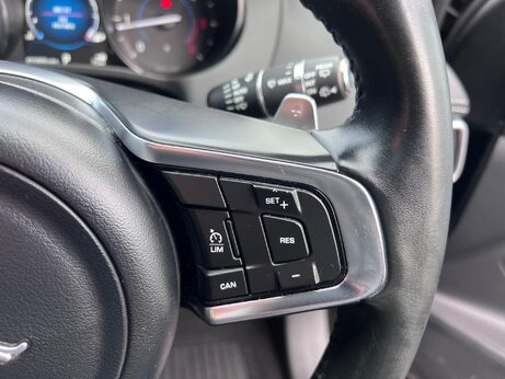 Jaguar F-Pace 2.0 D180 R-Sport Auto AWD Euro 6 (s/s) 5dr 37