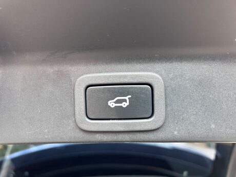 Jaguar F-Pace 2.0 D180 R-Sport Auto AWD Euro 6 (s/s) 5dr 35