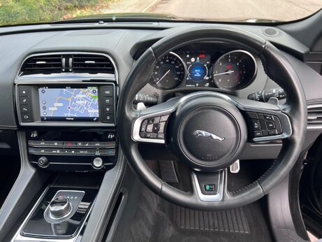 Jaguar F-Pace 2.0 D180 R-Sport Auto AWD Euro 6 (s/s) 5dr 15