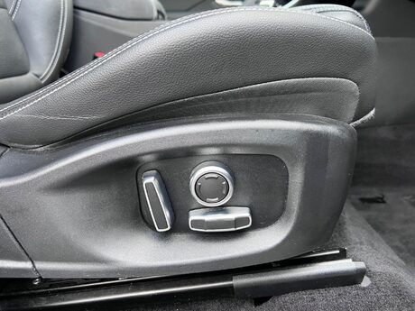 Jaguar E-Pace 2.0 D204 MHEV R-Dynamic Black Auto AWD Euro 6 (s/s) 5dr 45