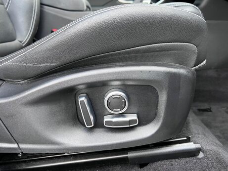 Jaguar E-Pace 2.0 D204 MHEV R-Dynamic Black Auto AWD Euro 6 (s/s) 5dr 41