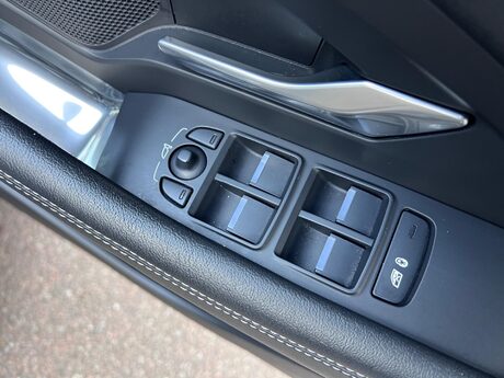 Jaguar E-Pace 2.0 D204 MHEV R-Dynamic Black Auto AWD Euro 6 (s/s) 5dr 42