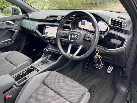 Audi Q3 1.5 TFSI CoD 35 S line S Tronic Euro 6 (s/s) 5dr 14