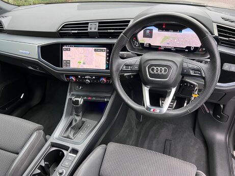 Audi Q3 1.5 TFSI CoD 35 S line S Tronic Euro 6 (s/s) 5dr 11