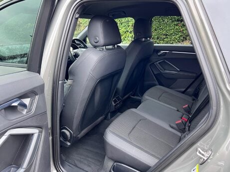 Audi Q3 1.5 TFSI CoD 35 S line S Tronic Euro 6 (s/s) 5dr 30