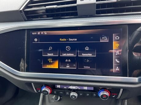 Audi Q3 1.5 TFSI CoD 35 S line S Tronic Euro 6 (s/s) 5dr 83