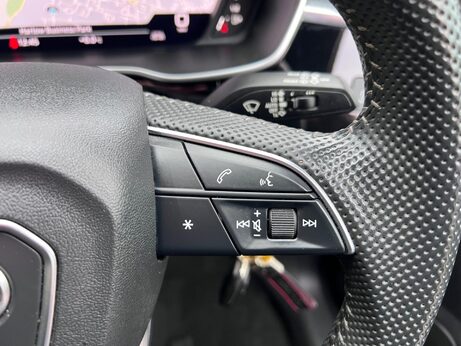 Audi Q3 1.5 TFSI CoD 35 S line S Tronic Euro 6 (s/s) 5dr 39