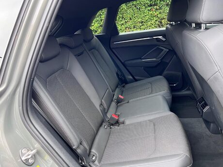 Audi Q3 1.5 TFSI CoD 35 S line S Tronic Euro 6 (s/s) 5dr 28