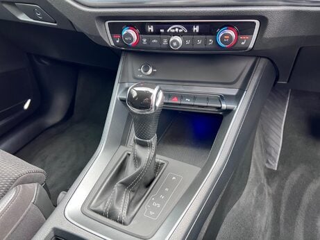 Audi Q3 1.5 TFSI CoD 35 S line S Tronic Euro 6 (s/s) 5dr 16