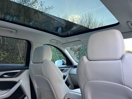 Jaguar F-Pace 2.0 D200 MHEV R-Dynamic SE Auto AWD Euro 6 (s/s) 5dr 37
