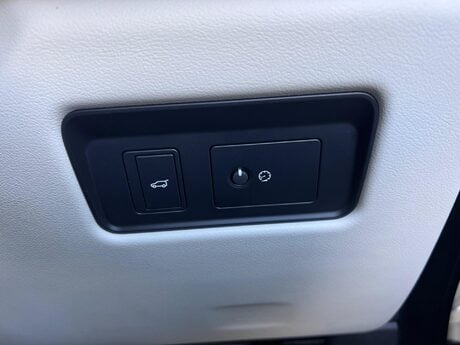 Jaguar F-Pace 2.0 D200 MHEV R-Dynamic SE Auto AWD Euro 6 (s/s) 5dr 53