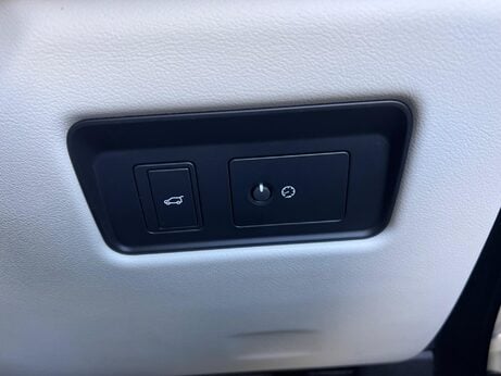 Jaguar F-Pace 2.0 D200 MHEV R-Dynamic SE Auto AWD Euro 6 (s/s) 5dr 49