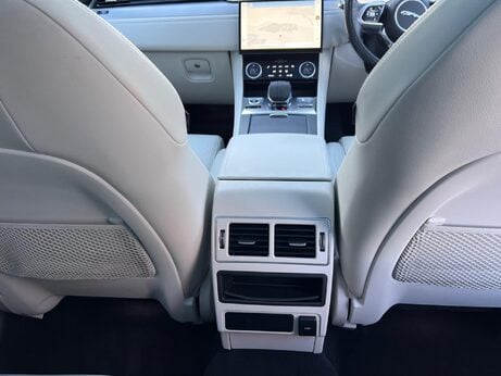 Jaguar F-Pace 2.0 D200 MHEV R-Dynamic SE Auto AWD Euro 6 (s/s) 5dr 32