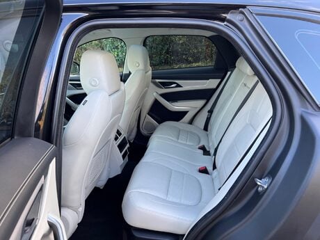 Jaguar F-Pace 2.0 D200 MHEV R-Dynamic SE Auto AWD Euro 6 (s/s) 5dr 33