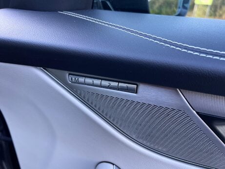 Jaguar F-Pace 2.0 D200 MHEV R-Dynamic SE Auto AWD Euro 6 (s/s) 5dr 46